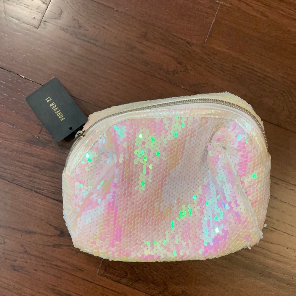 FOREVER 21: Iridescent Sequins Toiletry/MakeUp Bag
